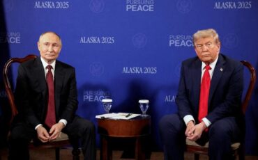 Владимир Путин и Дональд Трамп перед началом переговоров. Анкоридж, Аляска. 15 августа 2025 года. Фото: Reuters