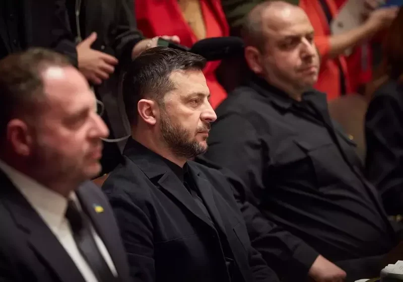 Владимир Зеленский, Андрей Ермак (слева) и Рустем Умеров во время разговора в Белом доме в пятницу. Фото: из телеграм-канала президента Украины