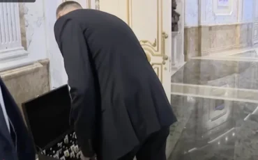 Своё устройство оставляет глава Администрации Дмитрий Крутой. Скрин видео