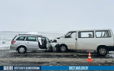 В лобовом ДТП в Ивановском районе погибла женщина, три человека получили травмы