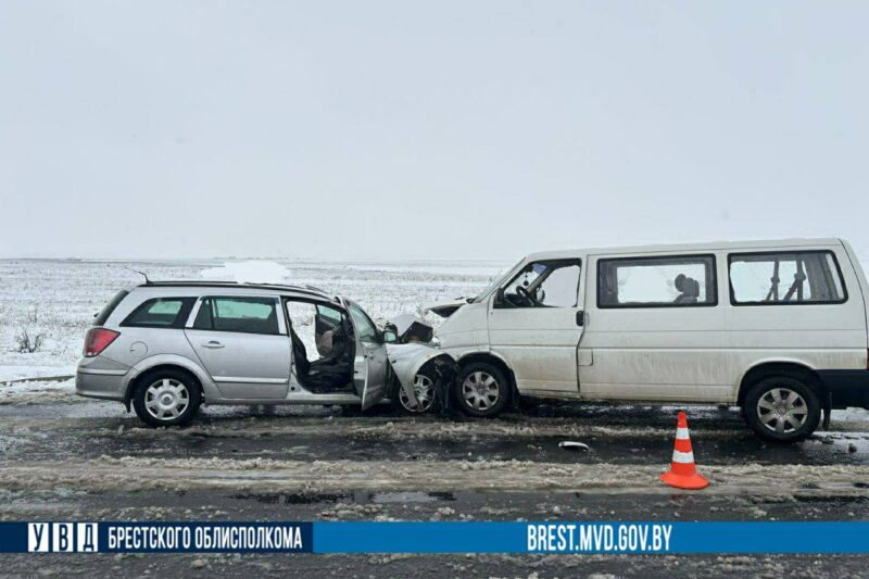 В лобовом ДТП в Ивановском районе погибла женщина, три человека получили травмы