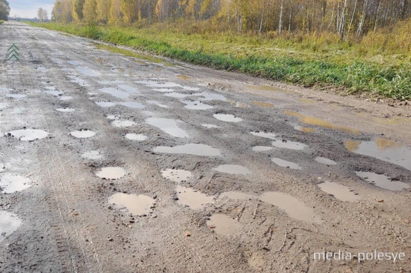 Дорога к паромной переправе со столинской стороны