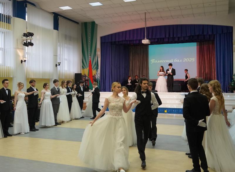 Главное фото и по тексту Полесского госуниверситета