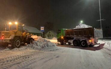Снег на Столнщине расчищают круглые сутки. Фото: райисполком Снег на Столнщине расчищают круглые сутки. Фото: райисполком
