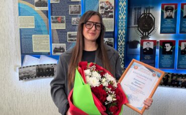 Ирина Демьяненко получила благодарность от отдела милиции. Фото: ТГ-канал 