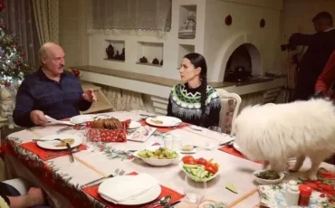 Александр Лукашенко принимает российскую пропагандистку в одной из своих резиденций. Скриншот с видео