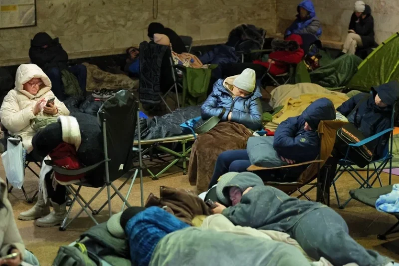 Жители Киева ночуют на станции метро. Фото: Yan Dobronosov/Global Images Ukraine via Getty Images