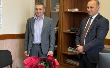 Председатель райисполкома Александр Савина представил Дмитрий Евтухович. Фото: Лунинецкий райисполком