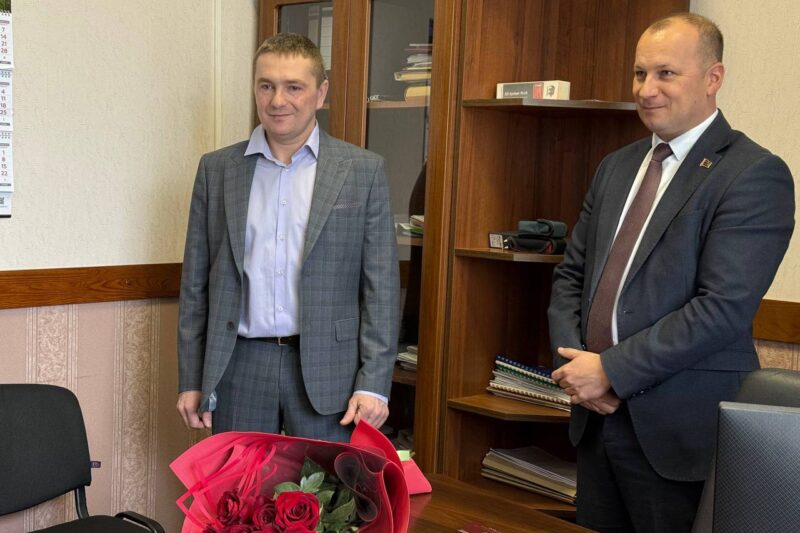 Председатель райисполкома Александр Савина представил Дмитрий Евтухович. Фото: Лунинецкий райисполком