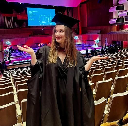 После окончания магистратуры в Вестминстерском университете