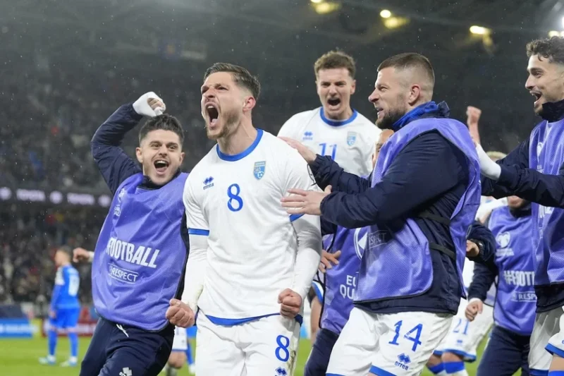 Сборная Косово может впервые в своей истории сыграть на чемпионате мира по футболу. Фото: Christian Hofer — UEFA/UEFA via Getty Images