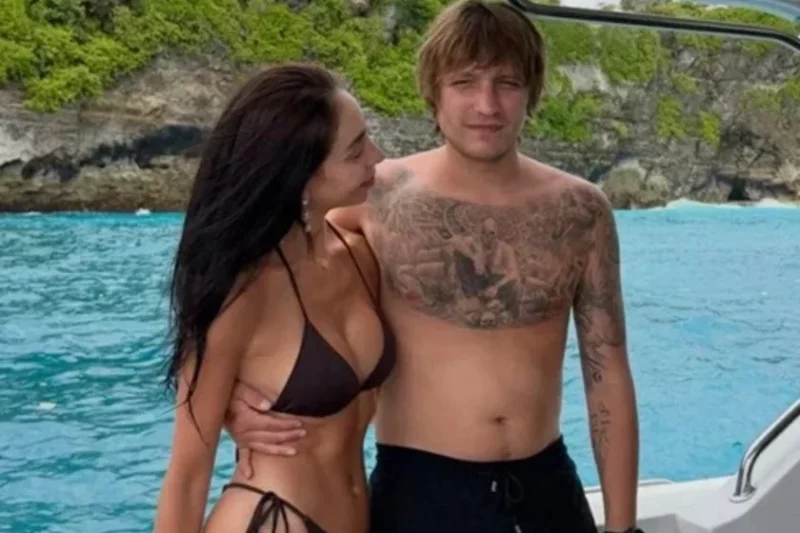 Игорь Комаров вместе со своей девушкой Евой Мишаловой. Фото: соцсети