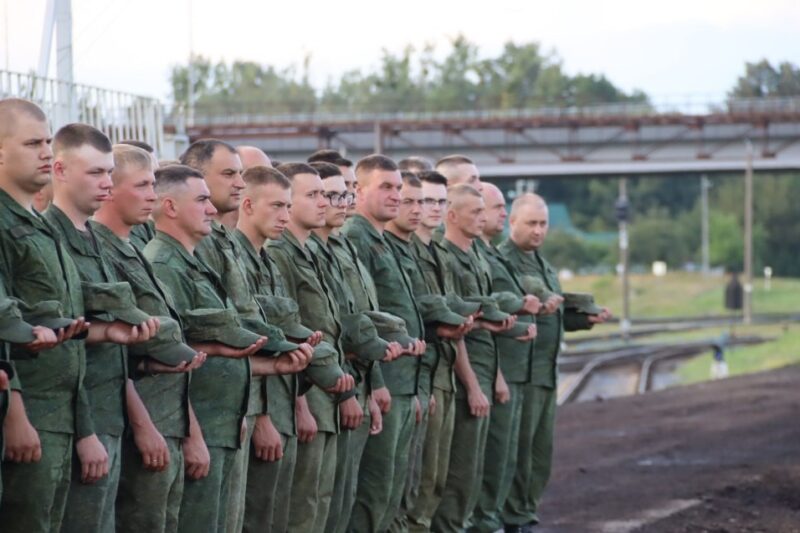 Военных из Лунинца отправляют на российский полигон Ашулук. Объявлено, что на учения