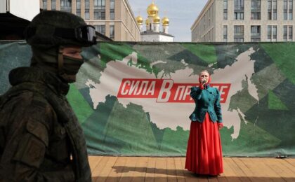 Концерт на выставке, рекламирующей службу в российской армии, Санкт-Петербург, Россия, май 2024 года. Фото: Reuters