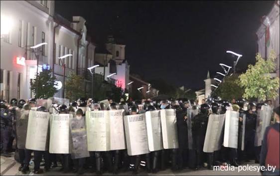 Акция протеста в Пинске в ночь с 9 на 10 августа 2020 года. Фото из архива "МП"